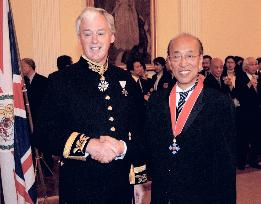 Director Ninagawa receives award from Britain